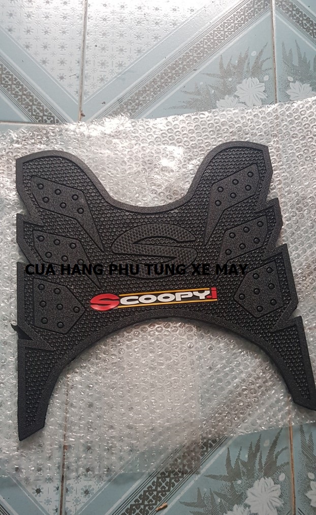 Thảm lót chân gắn xe SCOOPY - Lắp đặt rất dễ dàng - Tháo lắp đơn giản thuận tiện tạo sự chắc chắn - An toàn