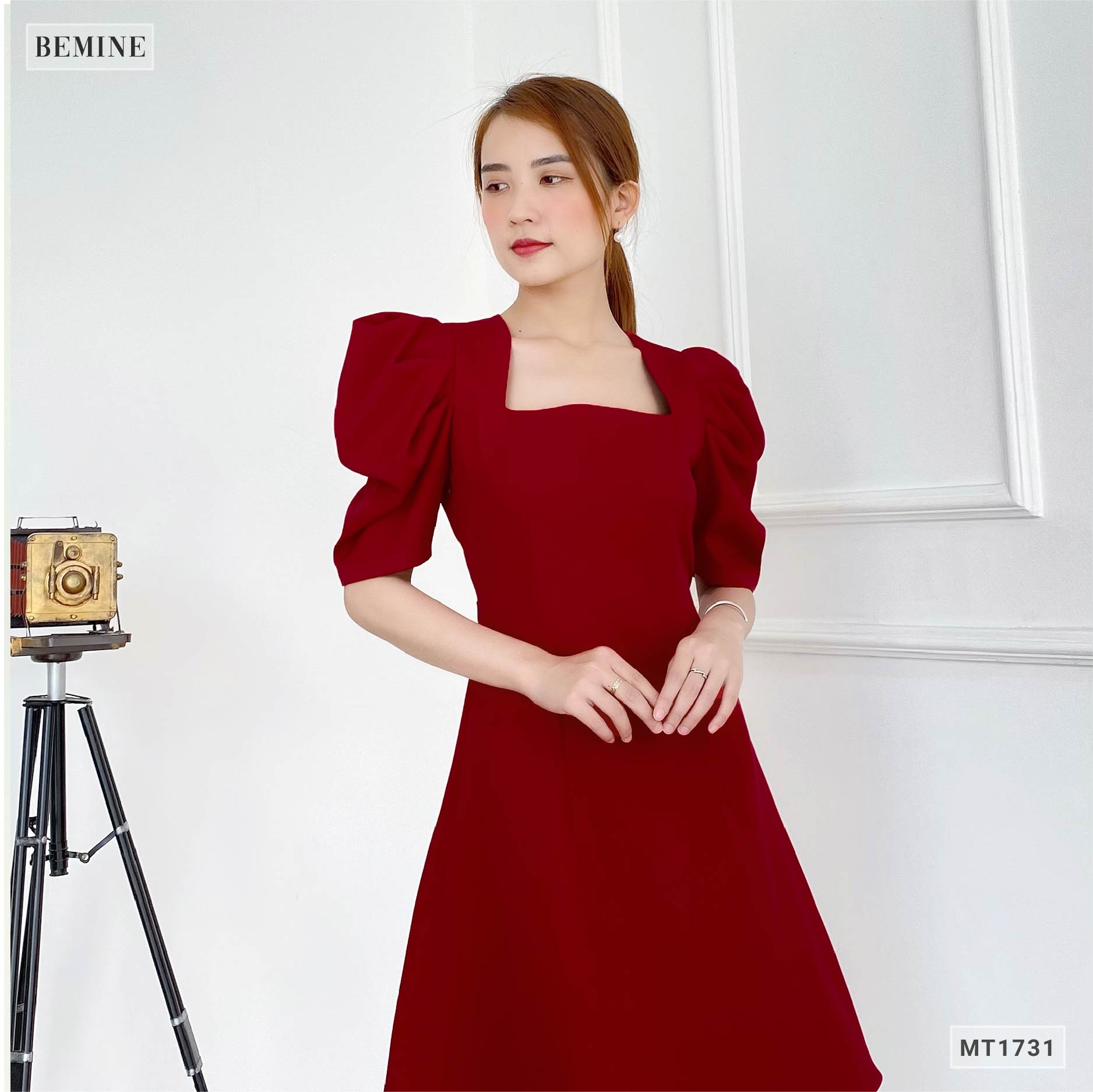 Đầm cổ vuông tay xếp ly tầng