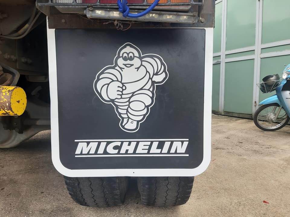 TẤM CHẮN BÙN KÍCH THƯỚC 40 X40