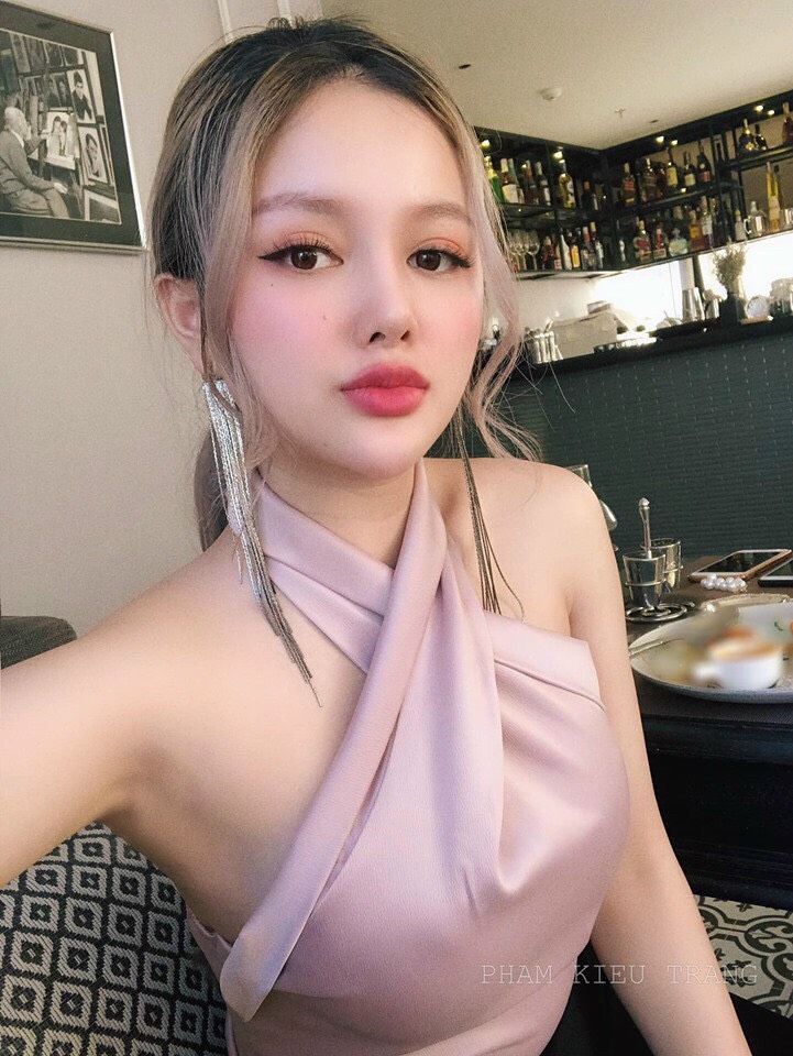 Áo kiểu nữ phối chéo cổ chất phi lụa mềm cực sàn chảnh sexy