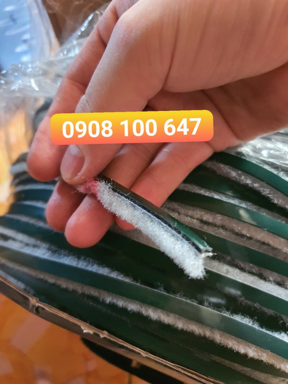 Ron lông nheo dán viền cửa cách âm có sẵn keo