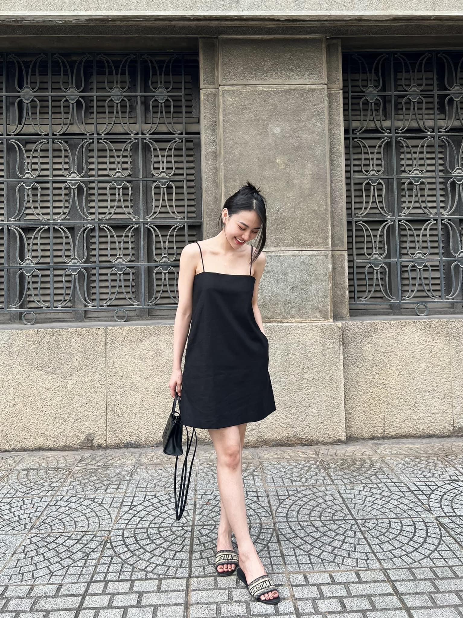 Đầm 2 dây linen dáng ngắn basic