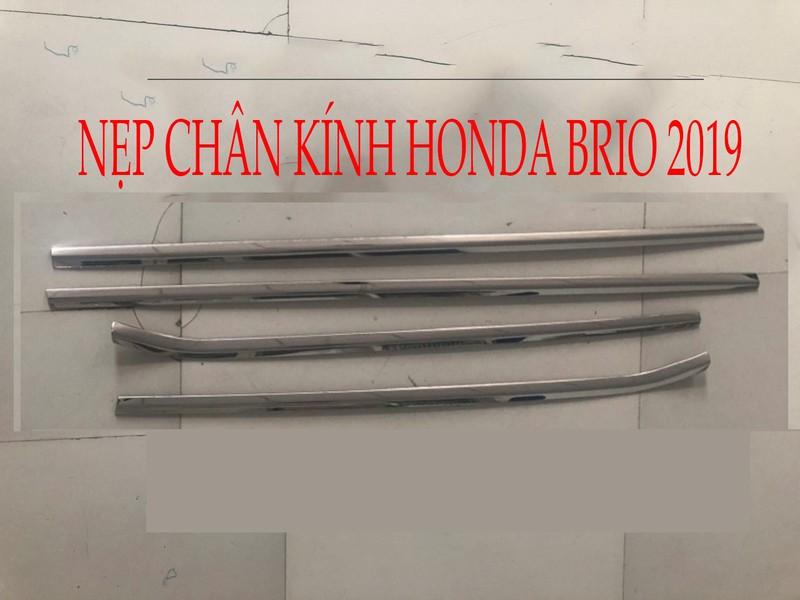 NẸP CHÂN KÍNH INOX HONDA BRIO 2019