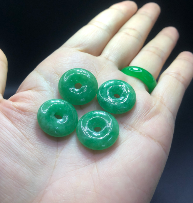 MẶT DÂY CHUYỀN ĐỒNG ĐIẾU CẨM THẠCH XANH LÁ