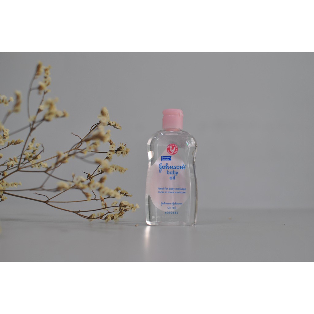 Dầu Massage và Dưỡng Ẩm Johnson Baby 200ml