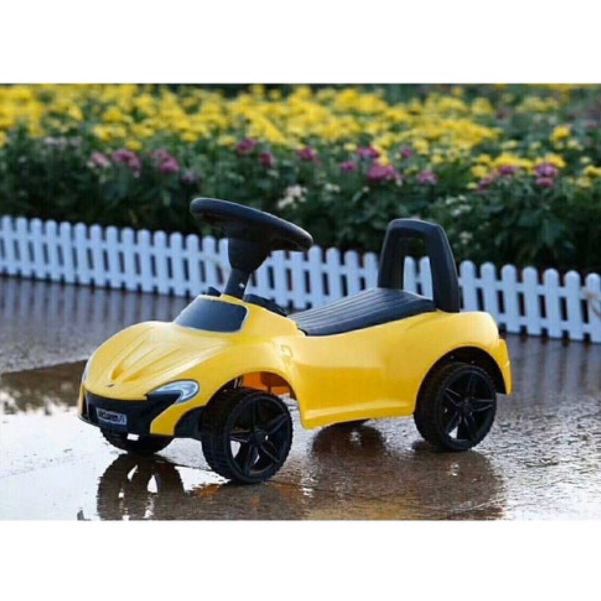 Xe lắc ô tô có nhạc, đèn, tựa lưng