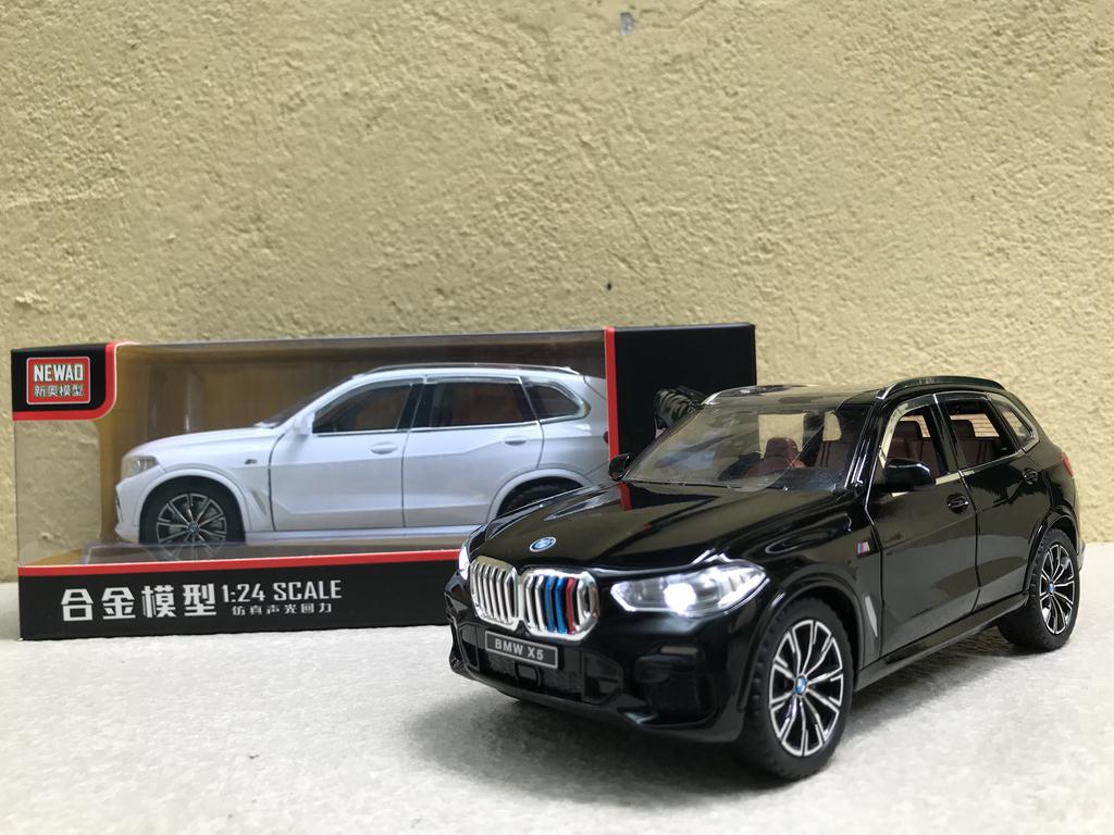 Mô hình xe BMW X5 xDrive40i 1:24