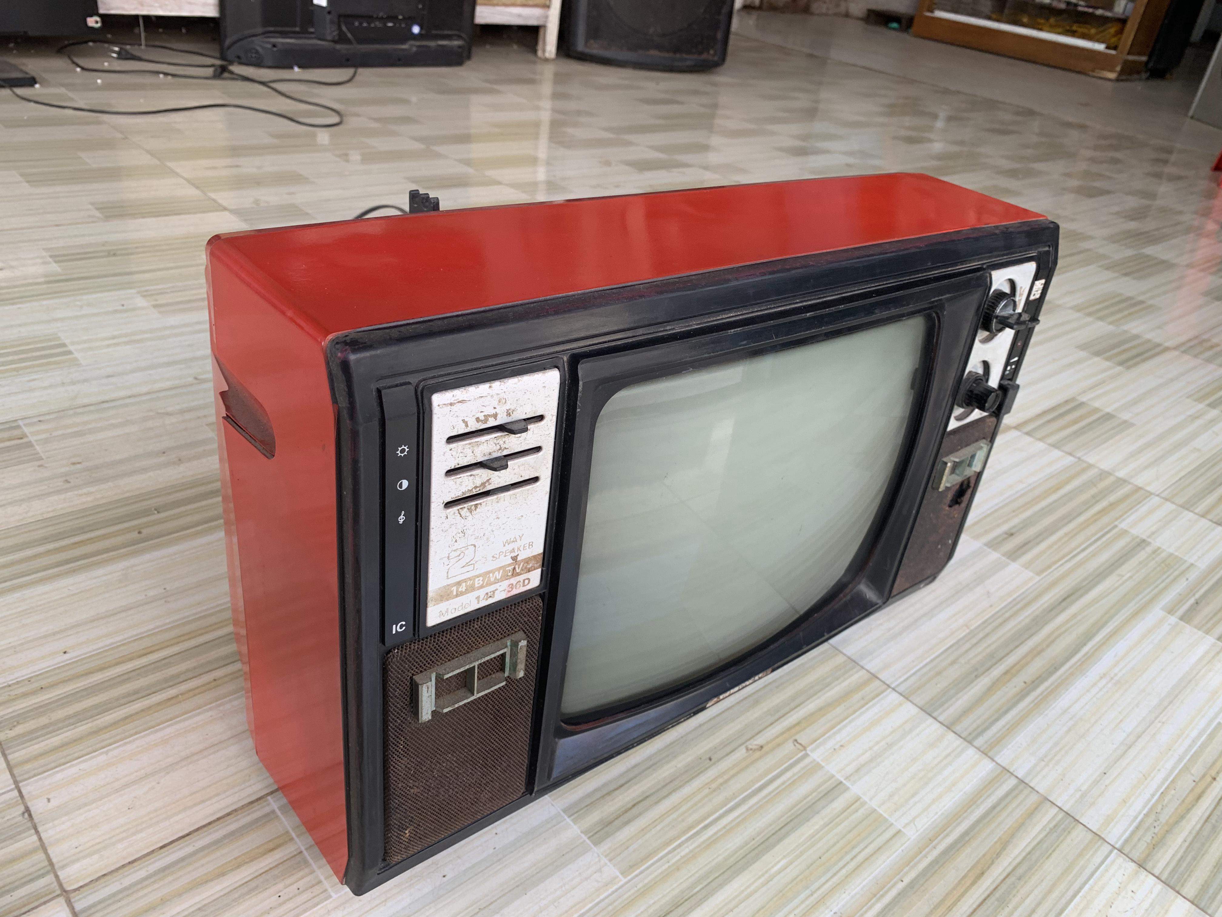 TV 14 IN TRẮNG ĐEN TELEVISION CHẠY TỐT