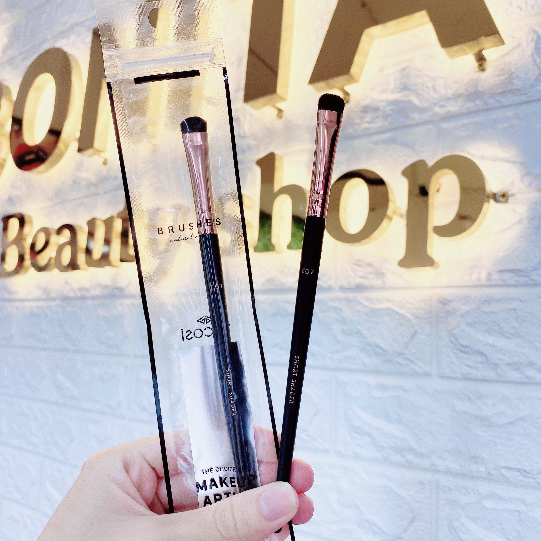 VACOSI SHORT SHADER BRUSH - E07 - CỌ ĐÁNH PHẤN MẮT LÔNG NGẮN