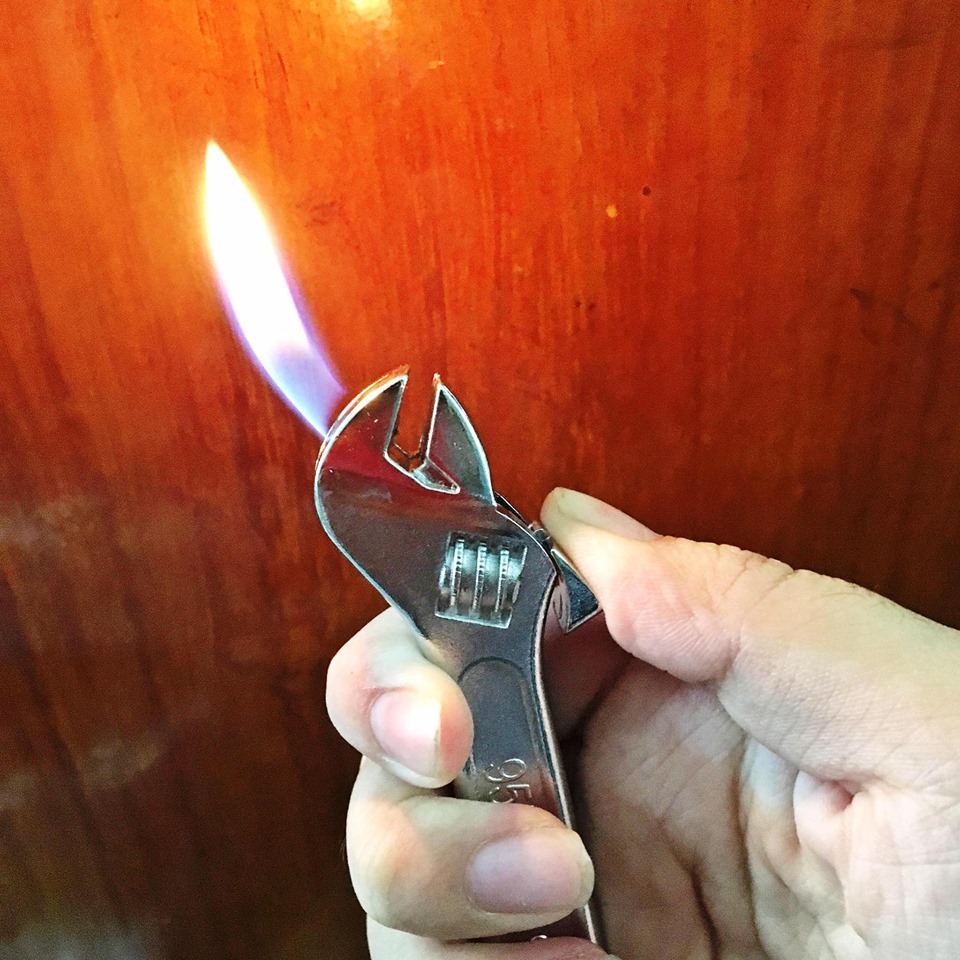 [HCM]Bật Lửa Gas Quẹt Hình Cây Mỏ Lết Kiểu Độc Đáo Lạ Mắt