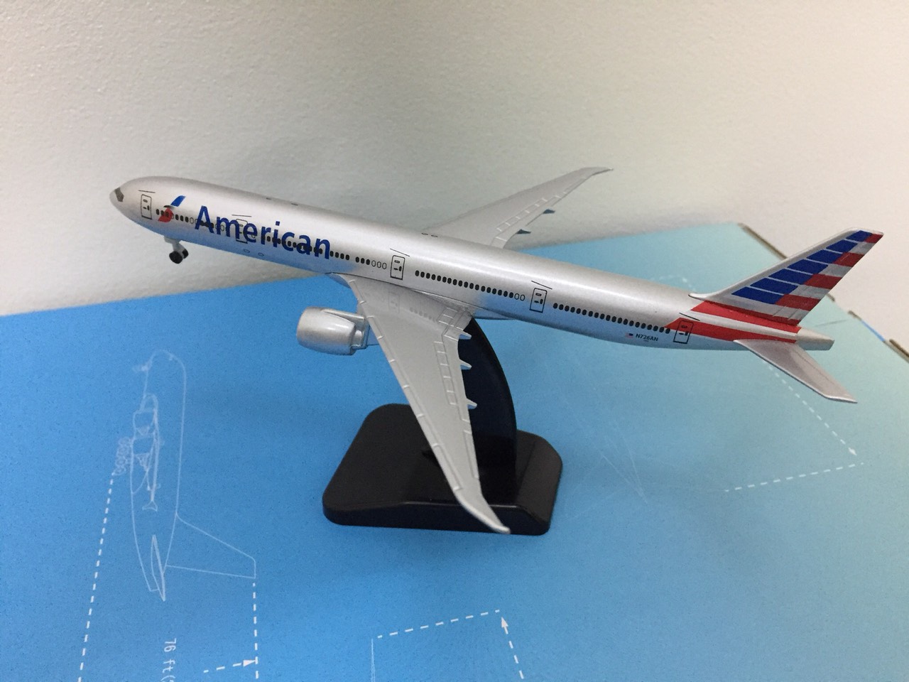 Mô hình máy bay American 20cm có bánh xe