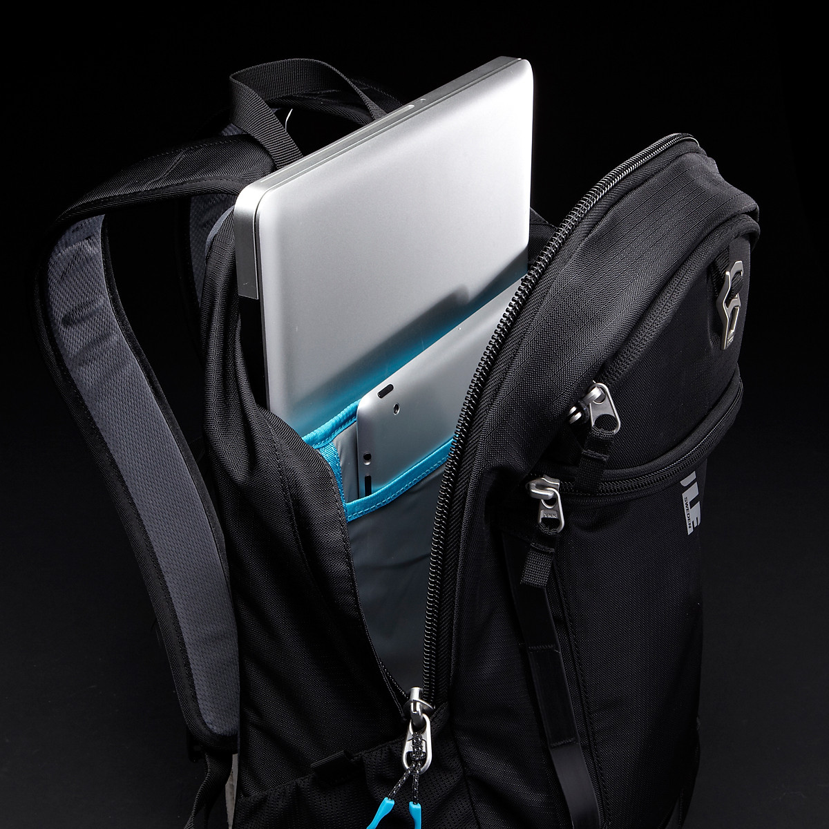 Balo thể thao [ HÀNG VNXK ] Balo Thule EnRoute Blur Daypack Peony - Thiết kế thông minh chống nước ( balo laptop, balo thule , balo ntf nam, balo chong nc, balo chống nước , balo nam, balo nữ, balo du lich, ba lô nam, ba lô du lịch )