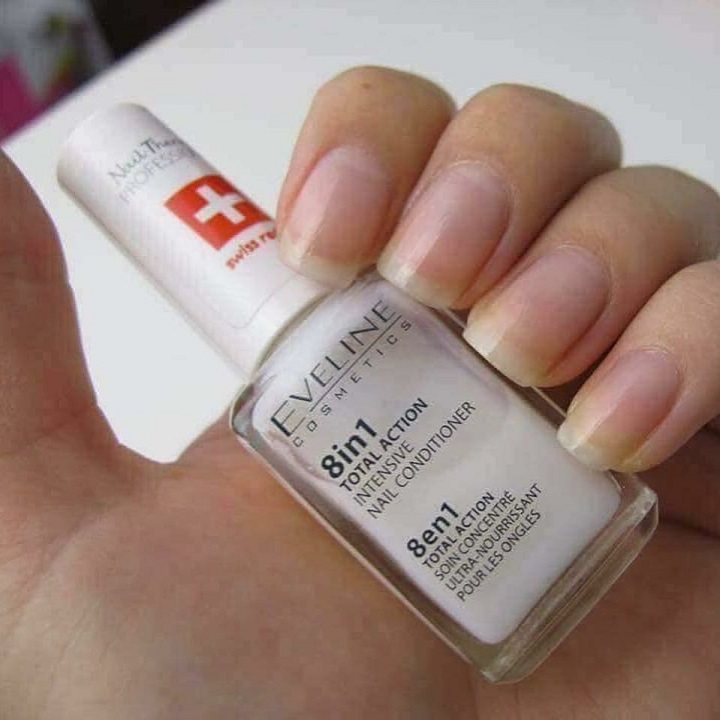 Dưỡng móng Eveline 8 in1 Total Action 12ml