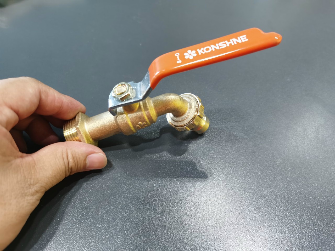 Vòi Hồ Đồng Cao Cấp