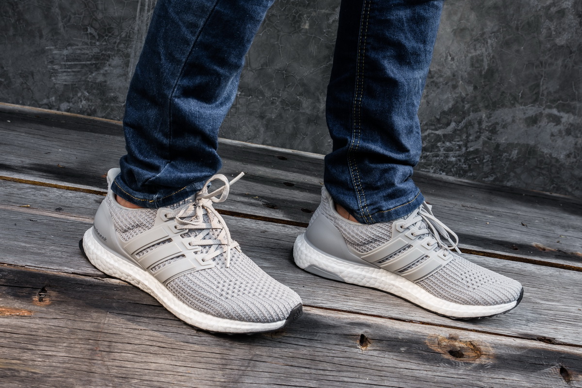 Giày running Ultra Boost 4.0 Grey