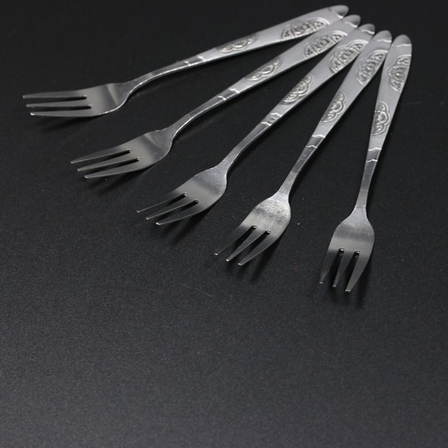 Dĩa ăn hoa quả inox hoa văn