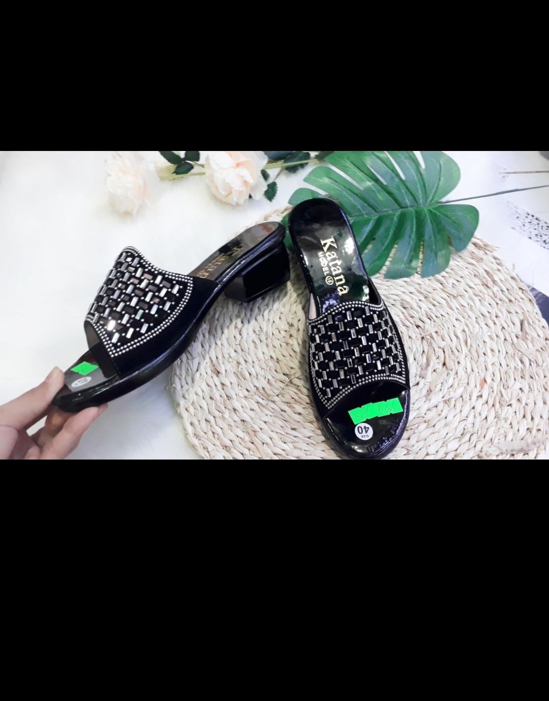 # dép  guốc trung niên