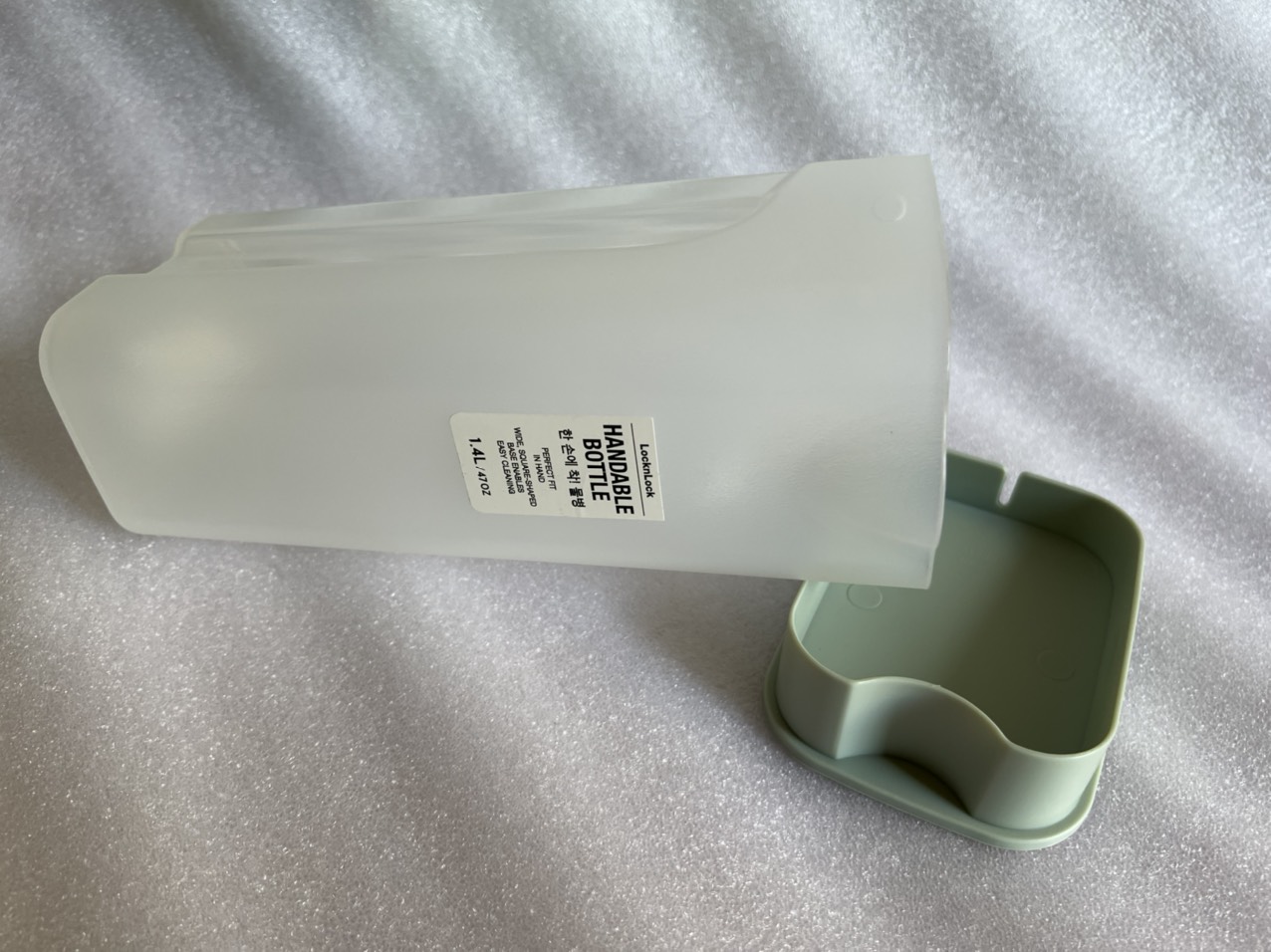 Bình nước Lock&Lock Handle Bottle 1.4L. Hàng đày dặn cầm chắc tay