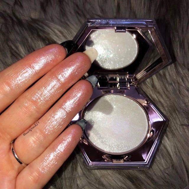 Phấn Highlight Fenty Beauty Diamond Bomb