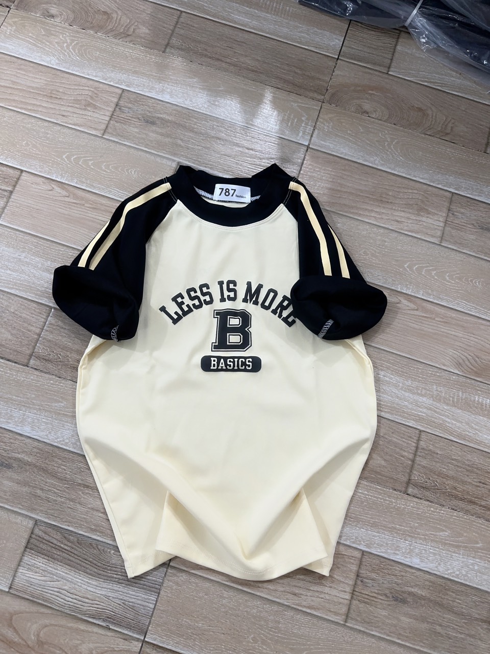 Áo thun babytee dáng ôm nữ Sọc Tay phối chữ phía trước