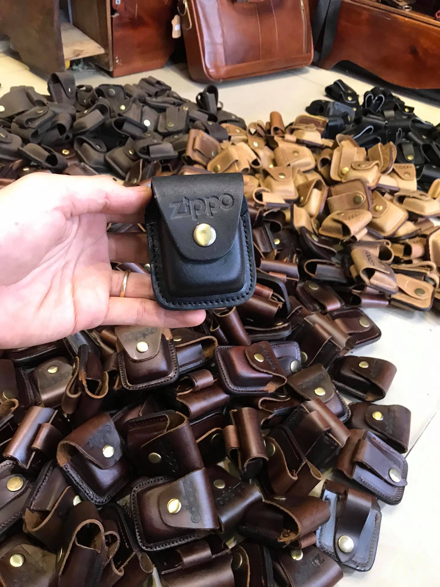Bao Da đựng zippo đeo thắt lưng màu đen