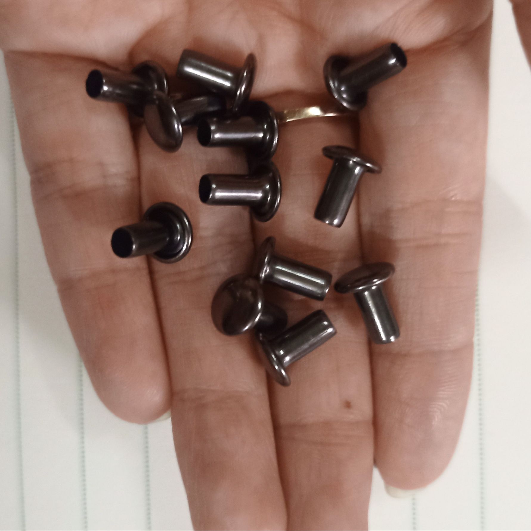 Combo 50 đinh tán rỗng dùng cho quai nón - mũ bảo hiểm kích thước 4x10mm