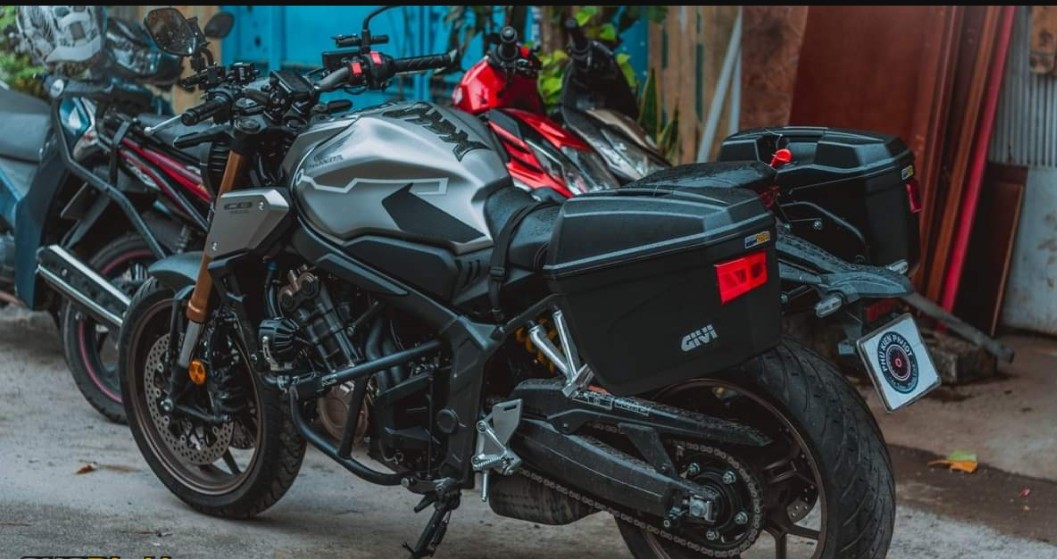 Combo Thùng hông GIVI E22N+ bộ đế SBL2000