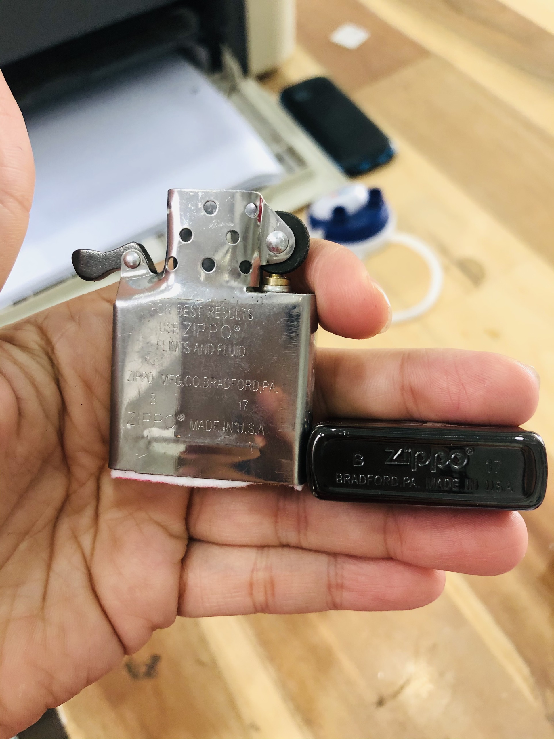 BẬT LỬA ZIPPO CHÓ SÓI ĐEN BÓNG