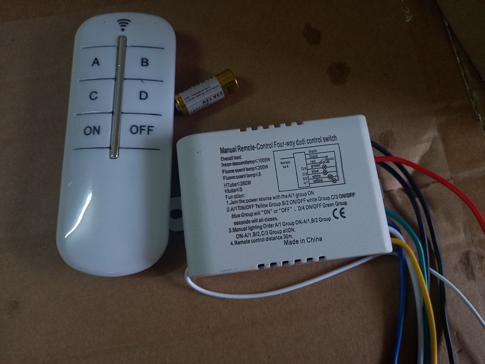 [HCM]Công tắc điều khiển từ xa RF 2 cổng 4 cổng độc lập xuyên tường + màu Trắng + Kèm Pin Remote