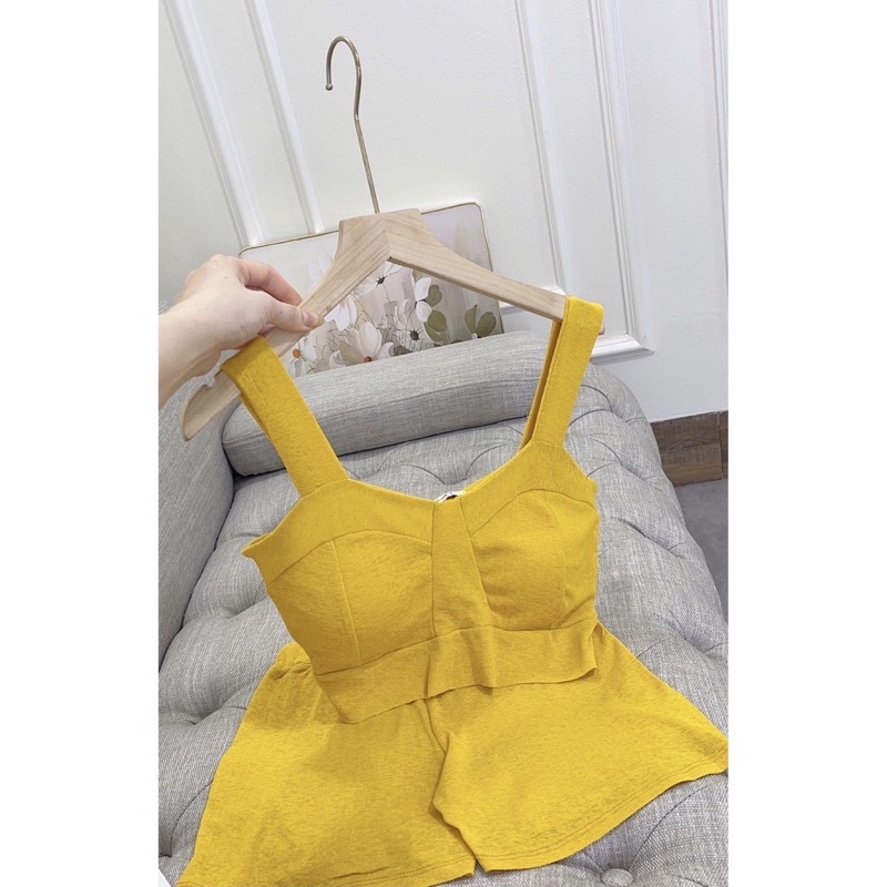 Bikini vàng zara hồ ngọc hà mặc