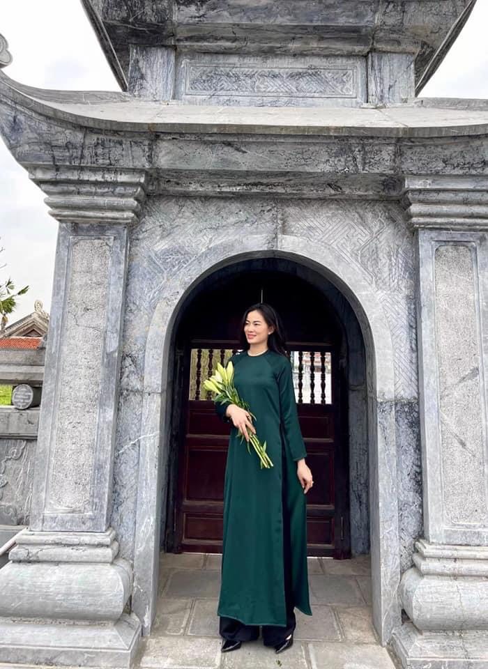 Áo dài dáng suông xưa vải co dãn