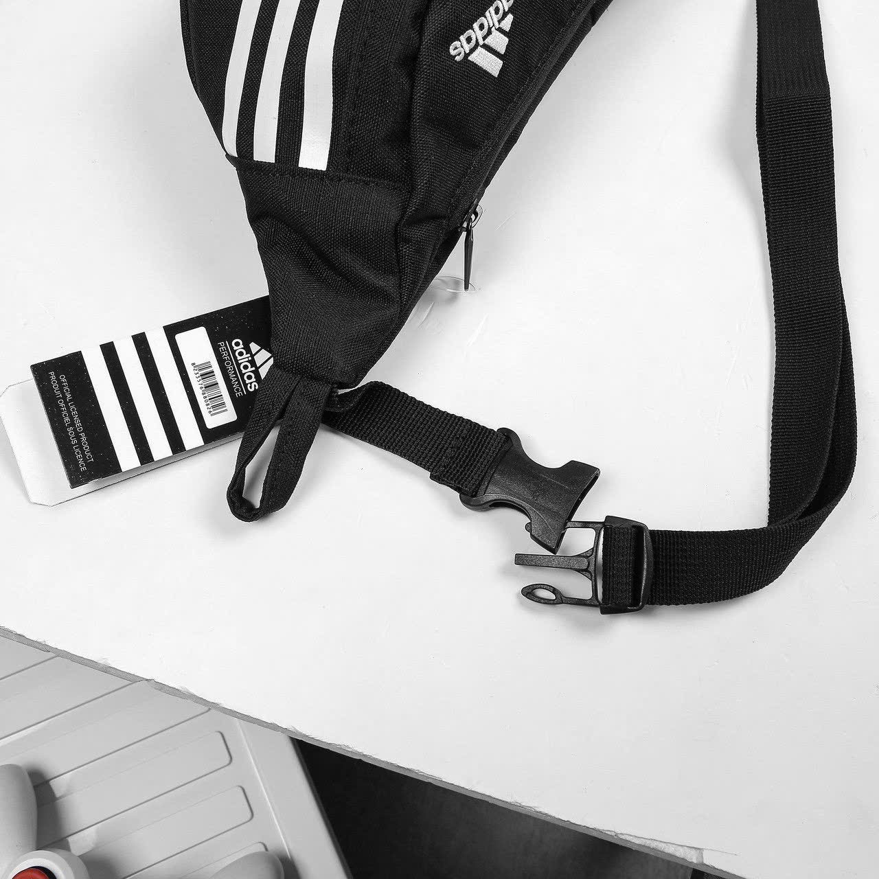 Túi đeo chéo Sample Crossbody Bag