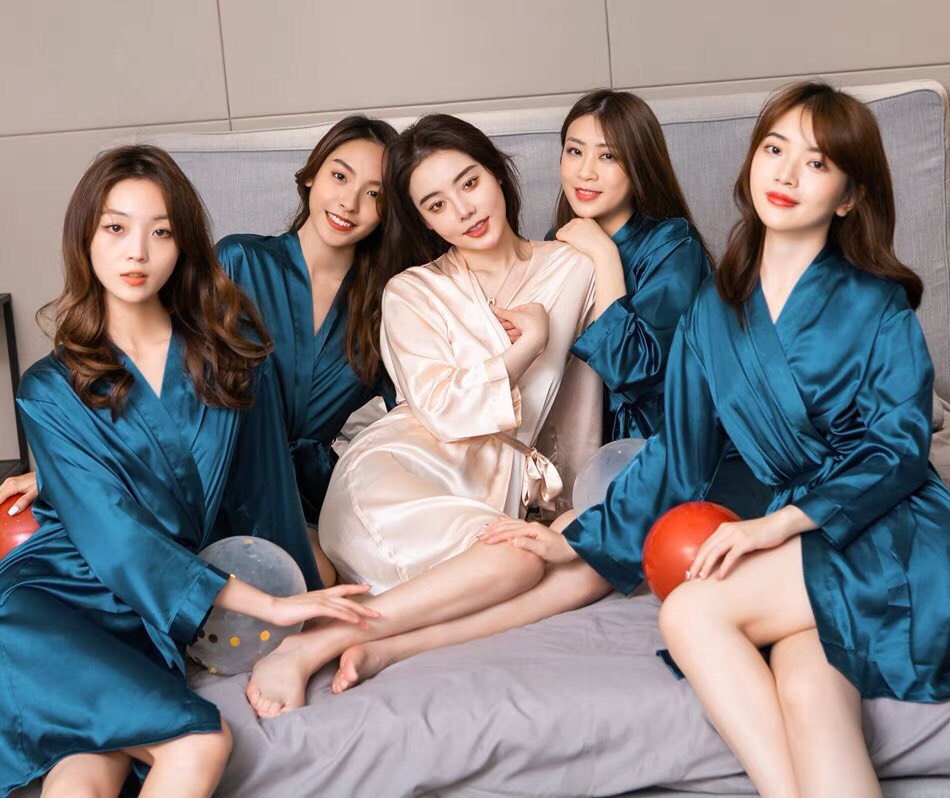 Áo choàng spa, áo choàng make up vải lụa cao cấp