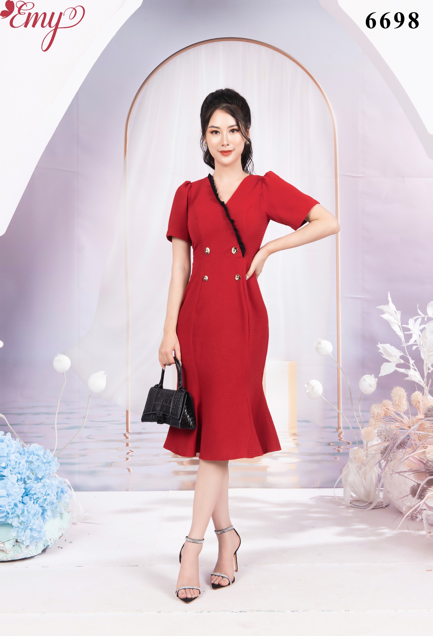 Đầm EMY EM6698 Body Đuôi Cá Viền Cổ
