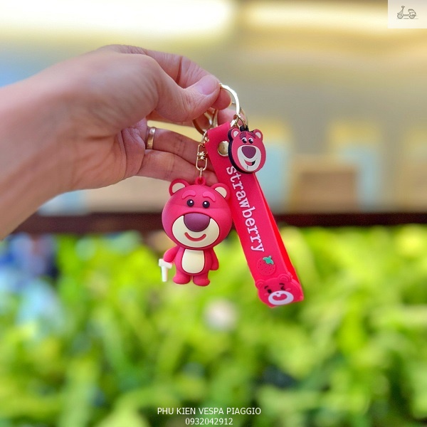 Móc Khóa Gấu Dâu Hồng Lotso 2023