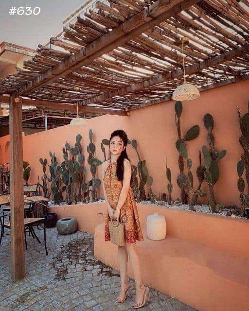 Đầm thổ cẩm cổ yếm