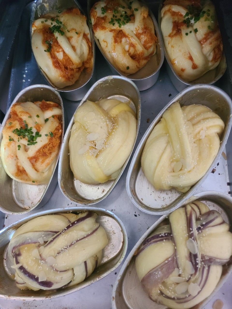 Bánh mì hoa cúc đậu đỏ - 350gam ( bánh mới mỗi ngày)