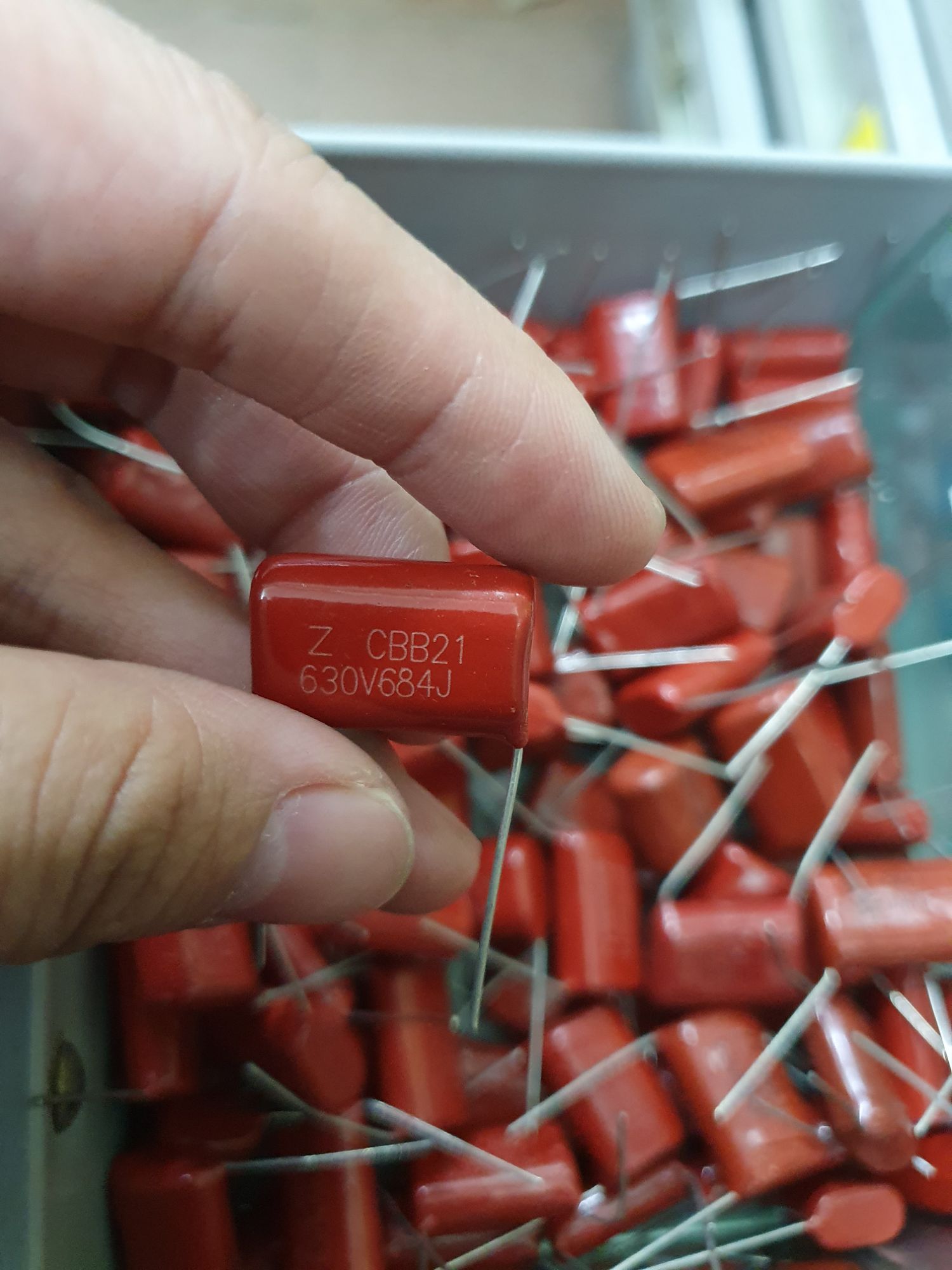 tụ 684J-630 V giá bán 10 con