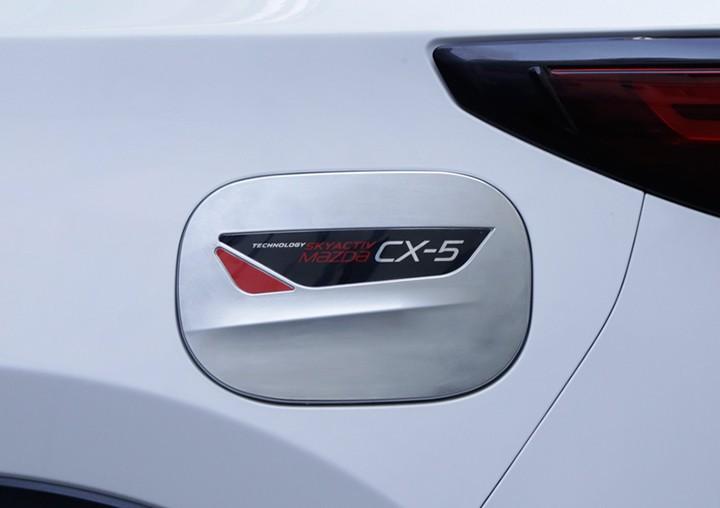 Ốp nắp bình xăng Mazda CX5 2018 - 2019