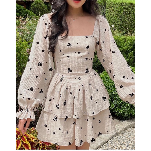 Đầm hoa cổ vuông tay bồng lai tầng
