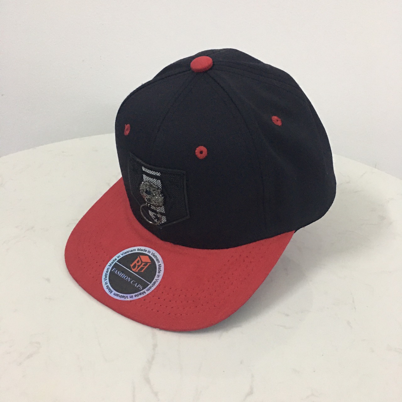 Mũ lưỡi trai phong cách Snapback, Hiphop cá tính (Đen lưỡi trai đỏ)