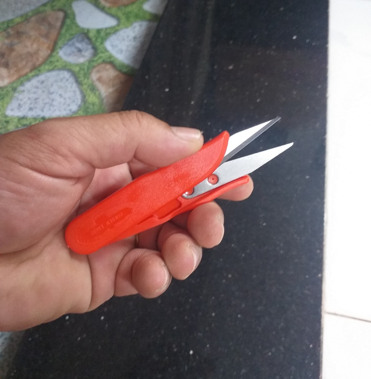 Kéo bấm chỉ cán nhựa ( Giao màu ngẫu nhiên )