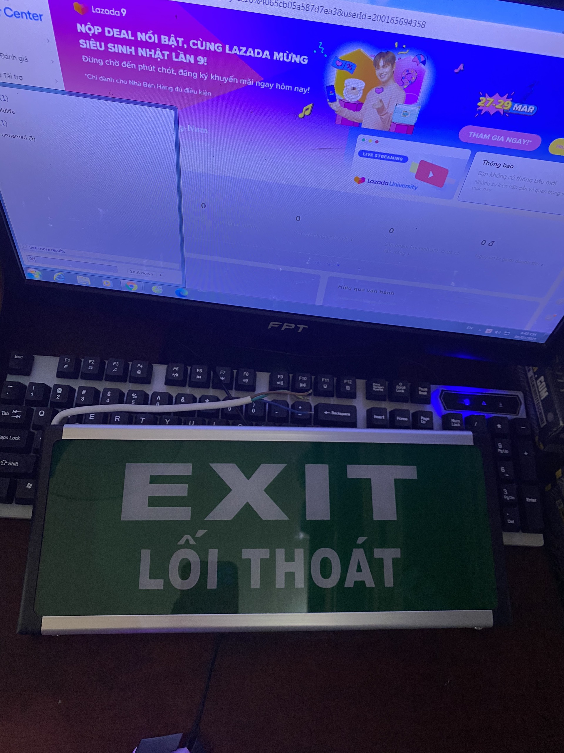 Đèn Exit 1 mặt có chữ lối thoát Đèn Exit 2 mặt có chữ lối thoát