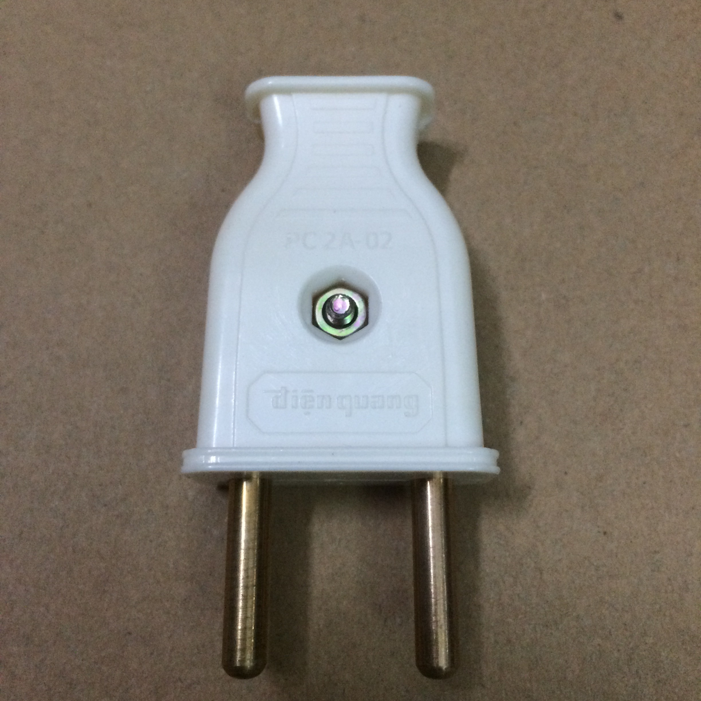PHÍCH CẮM ĐIỆN CHÂN TRÒN ĐIỆN QUANG – TH320