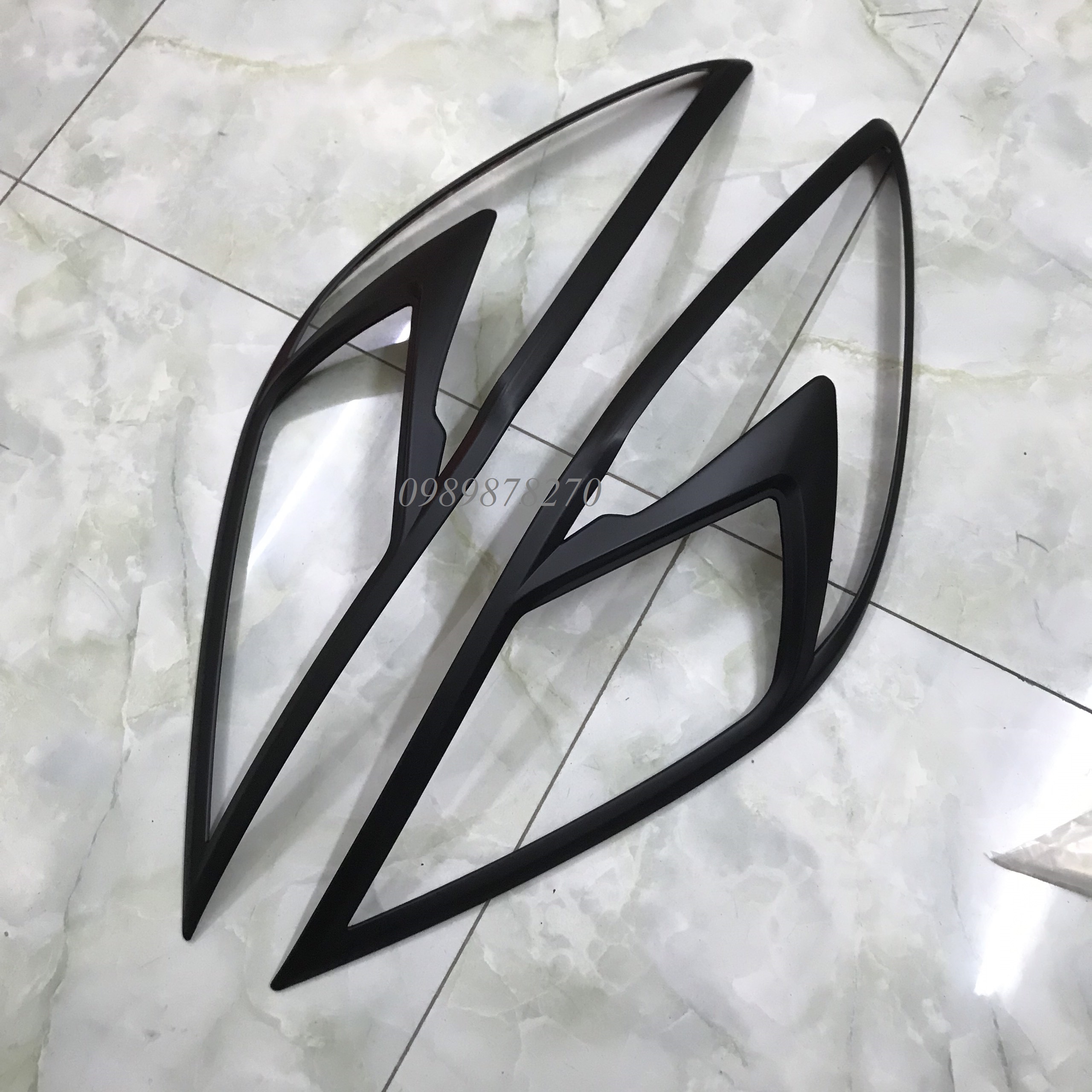 Bộ 2 ốp viền đèn pha nhựa đen xe mazda bt50 đời 2014- 2020.