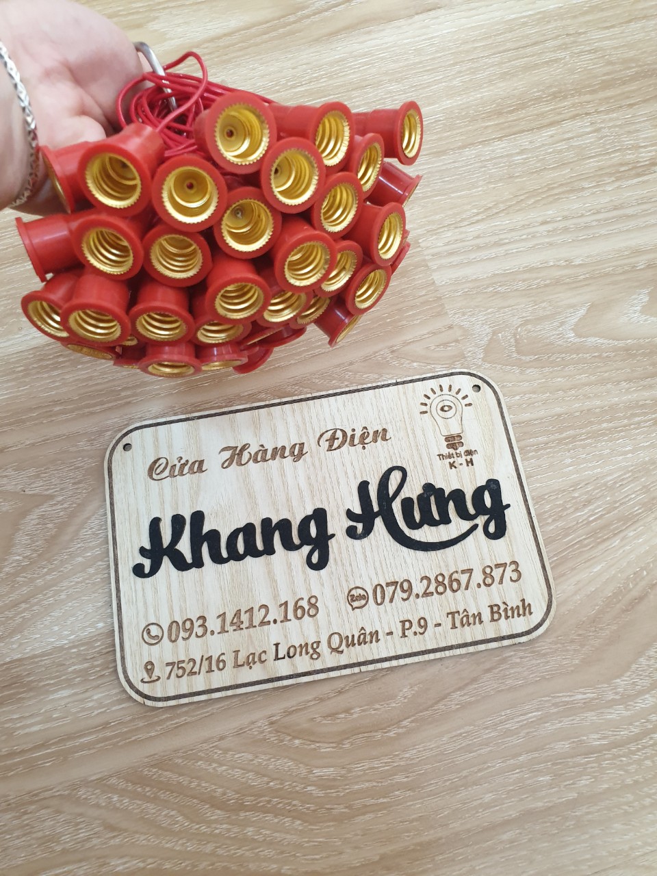 Đuôi đèn Trái ớt Cà na E12