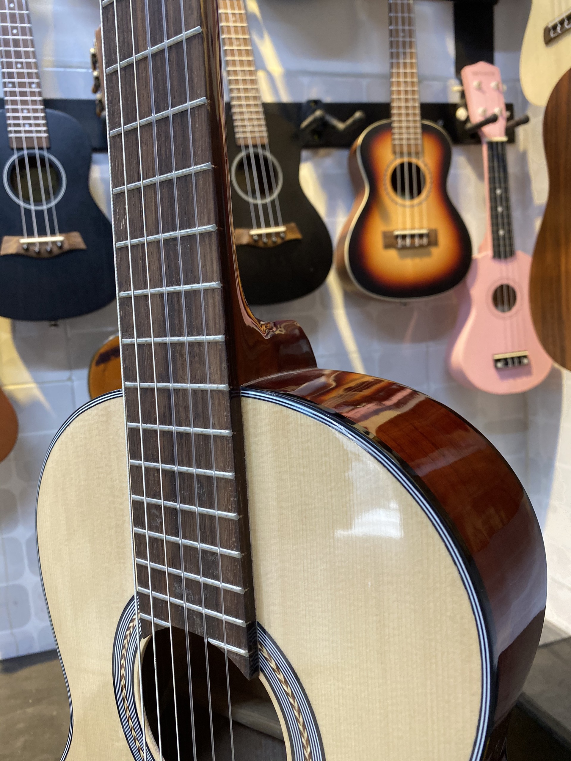 (Miễn Phí Ship) Đàn guitar classic mini size 3/4  gỗ hồng đào