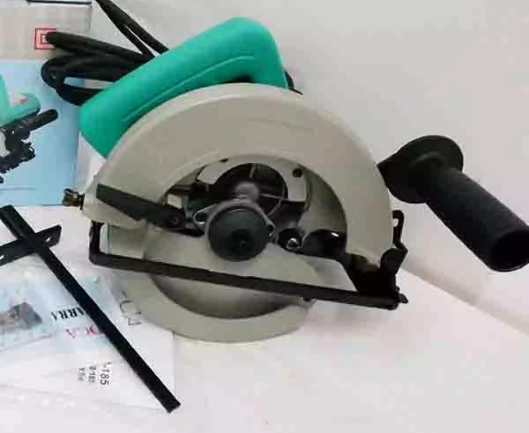 [HCM]Máy cưa cầm tay DCA AMY02-185