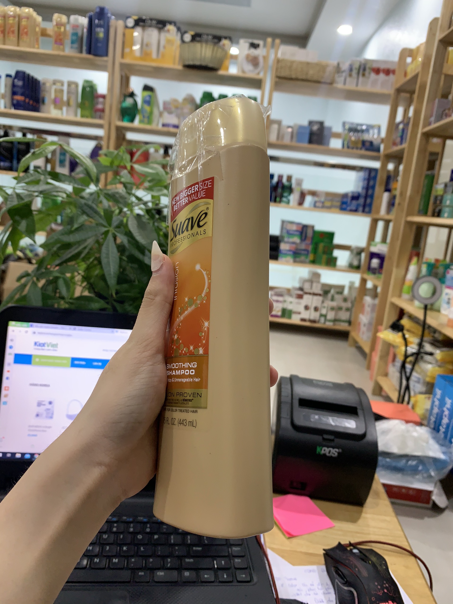 Dầu gội Suave Professionals Keratin Infusion.Smoothing Shampoo 443ml