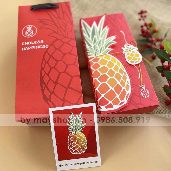 Hộp bánh dứa màu đỏ